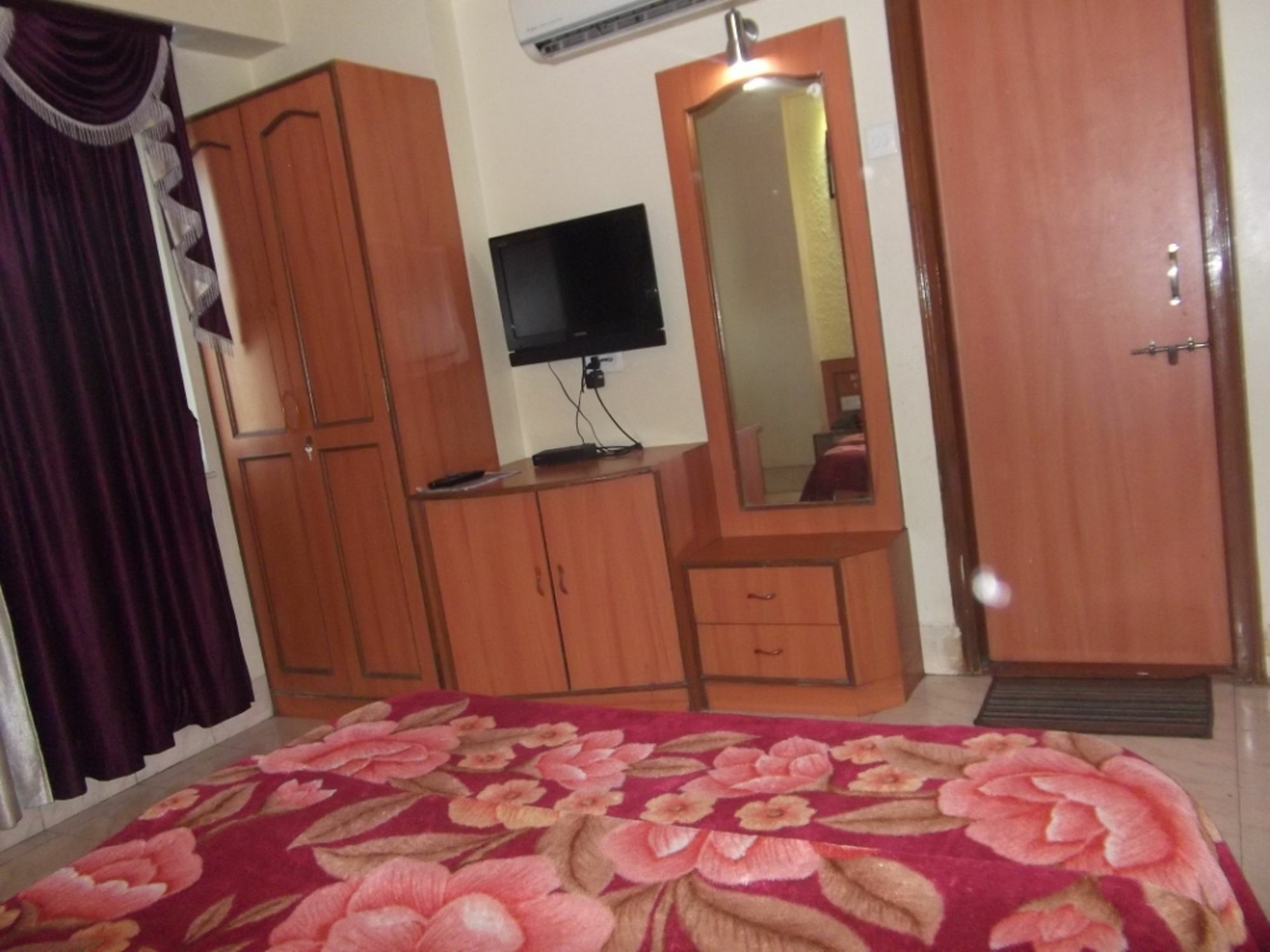 Hotel Ravikant Пуна Экстерьер фото