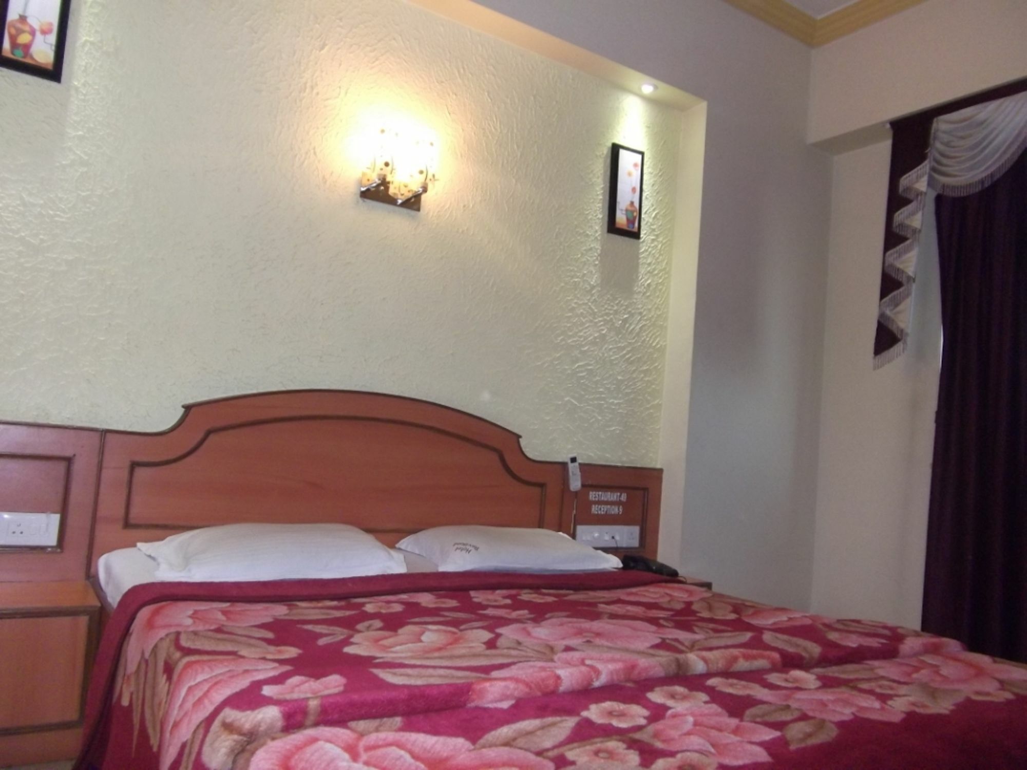 Hotel Ravikant Пуна Экстерьер фото